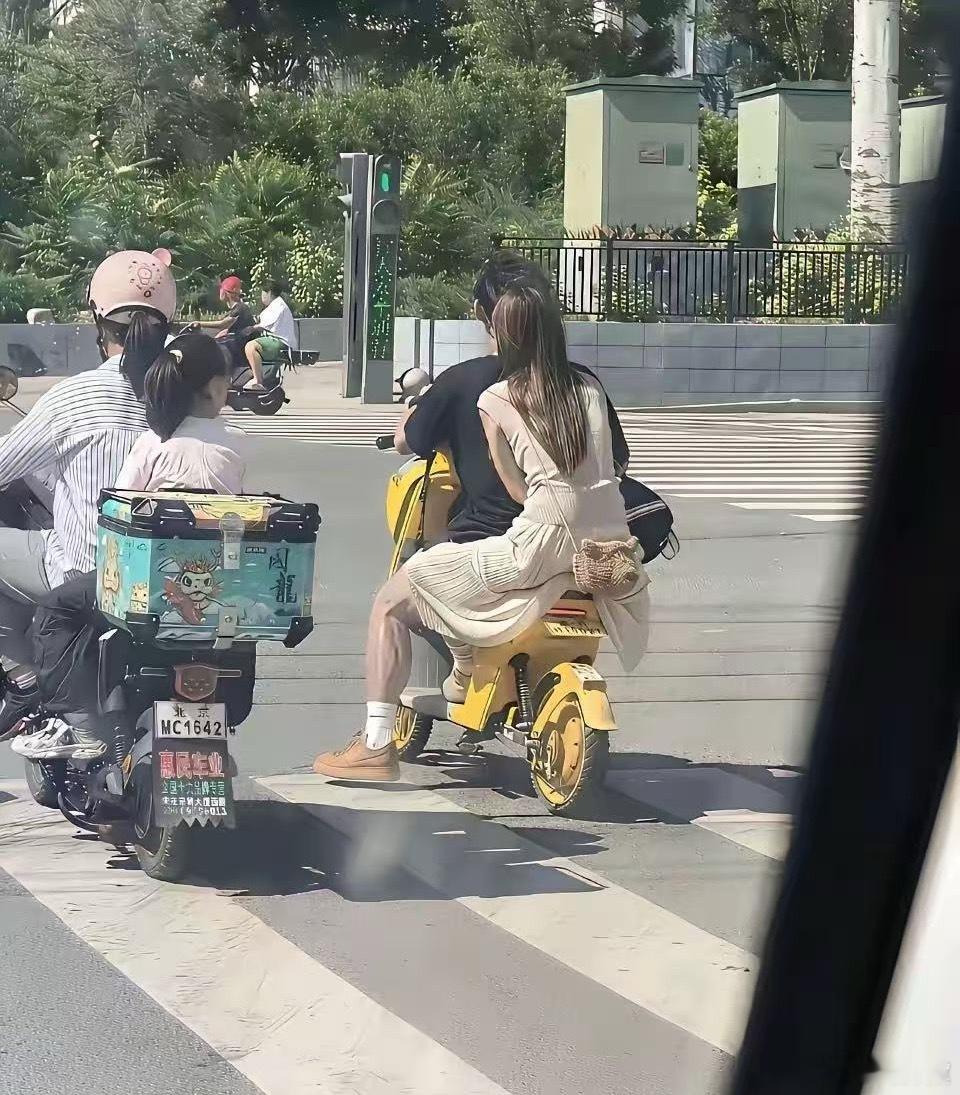这小腿。。。是我眼花了吗 