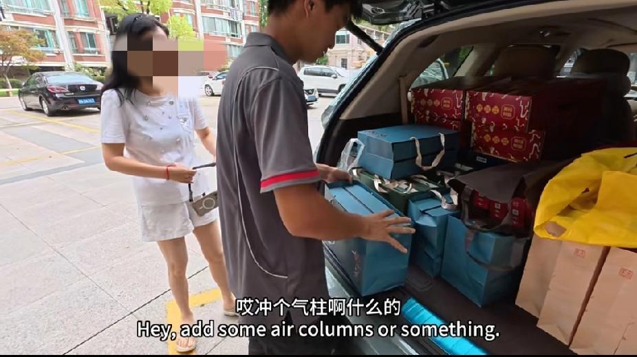 刚刚刷到山东寻亲后续了，博主两口子从山东回到家以后就买了很多礼品寄给远在山东的叔