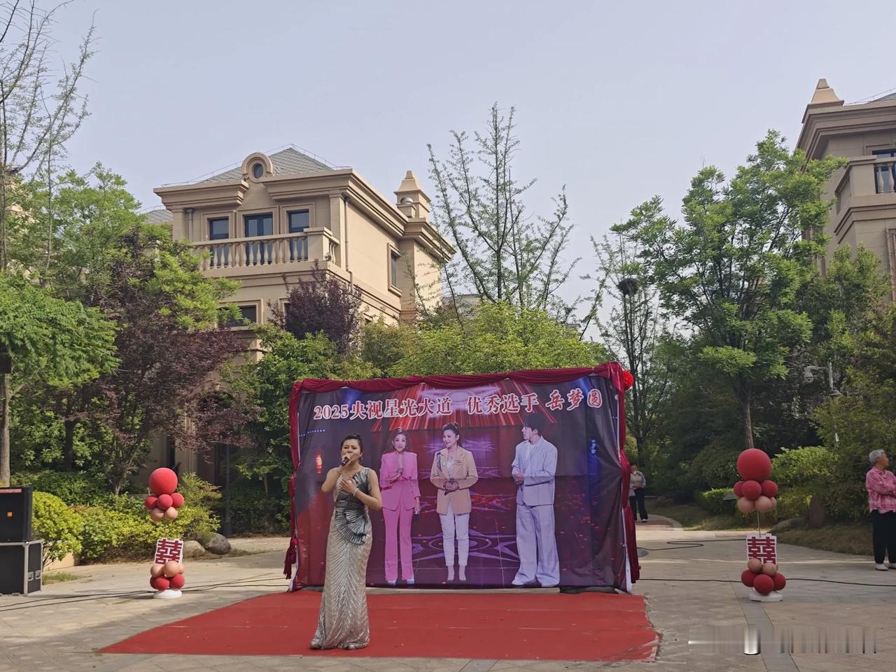 你发现了吗，
今年结婚的人比较多，
五月尤其是个好日子，
结婚的人太多了，
今天