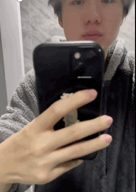 milkyway最近高强度营业啊，睡衣自拍，手怎么最后变这样了？[思考]#游戏2