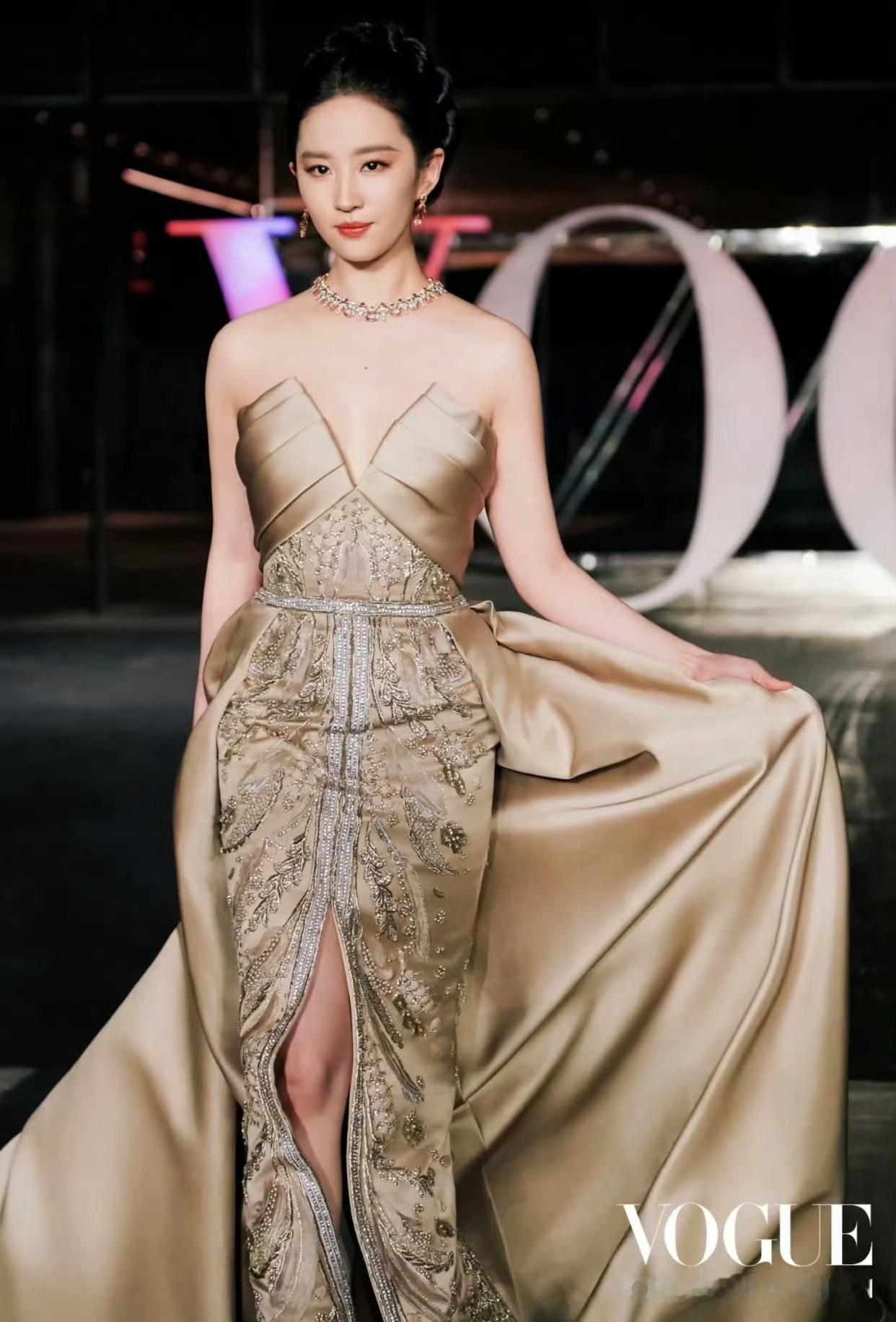 网传vogue盛典辛芷蕾开场刘亦菲结尾网传辛芷蕾开场刘亦菲结尾 ​​​