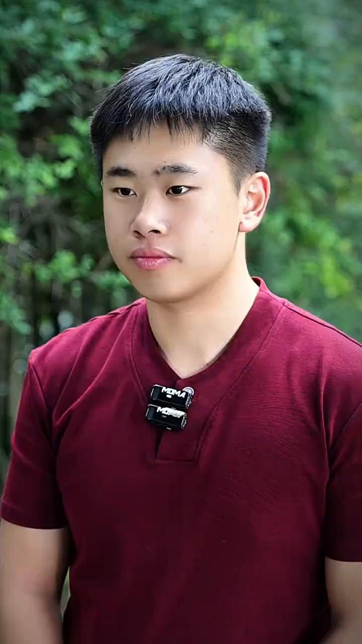 我妈跟我说了六句话，让我有了今天这样的一个成就。屏幕前的妈妈，我今年22岁了，我