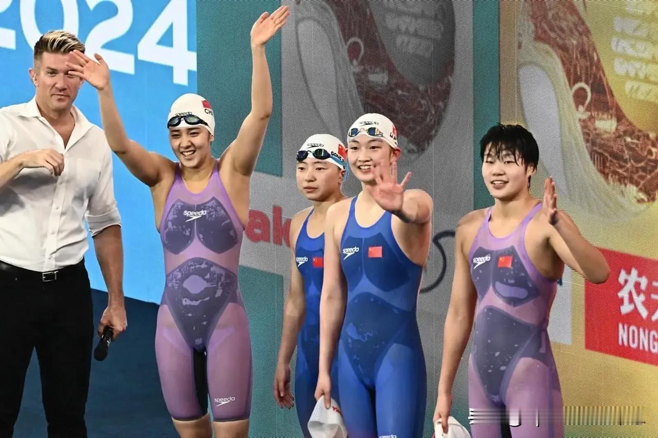 中国女子4×200m自由泳接力逆转夺金，四位姑娘平均年龄只有18岁。
🏊🏻‍