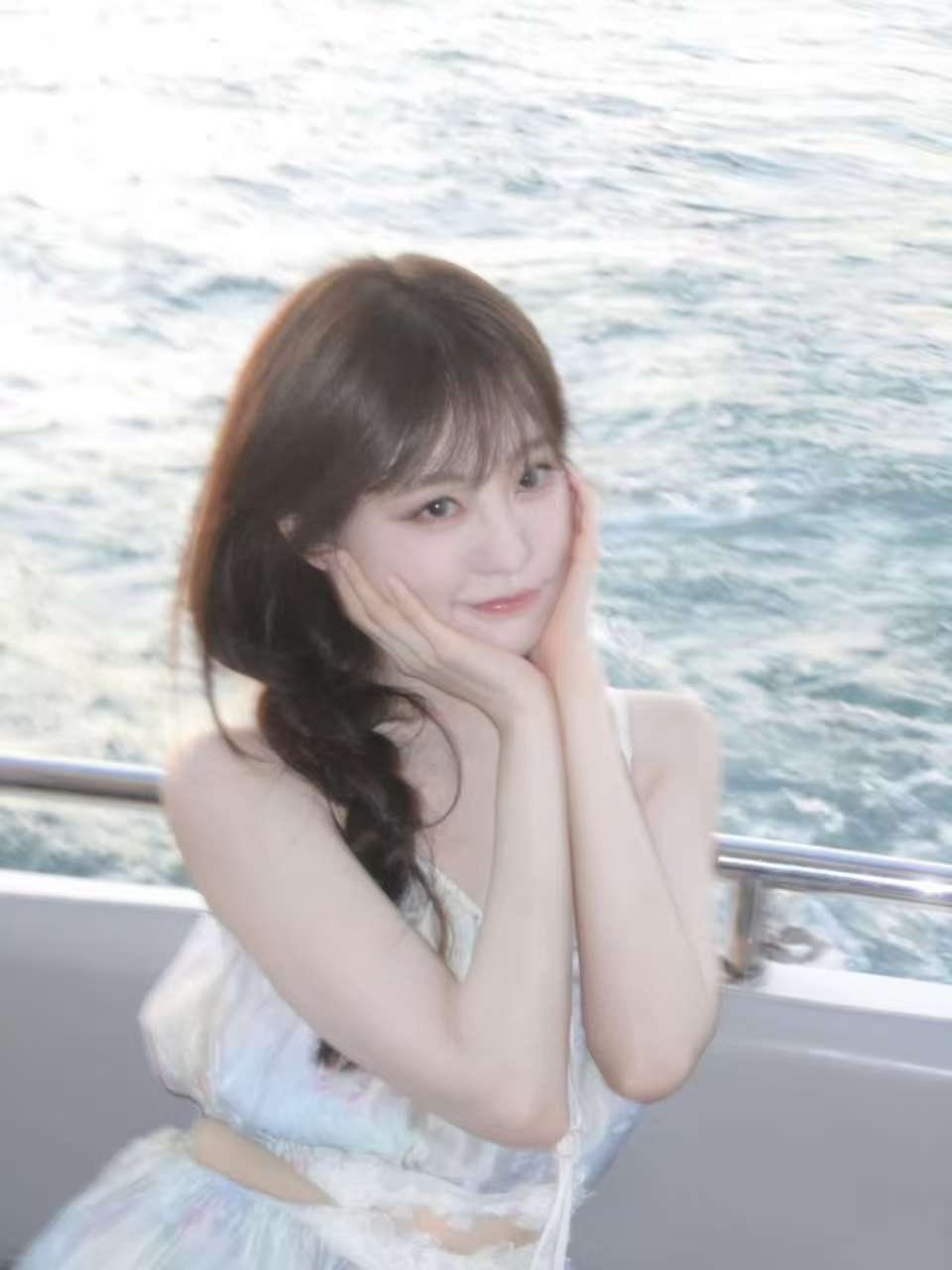 祝绪丹美人鱼公主祝绪丹晕船 祝绪丹在晕船 ​​​