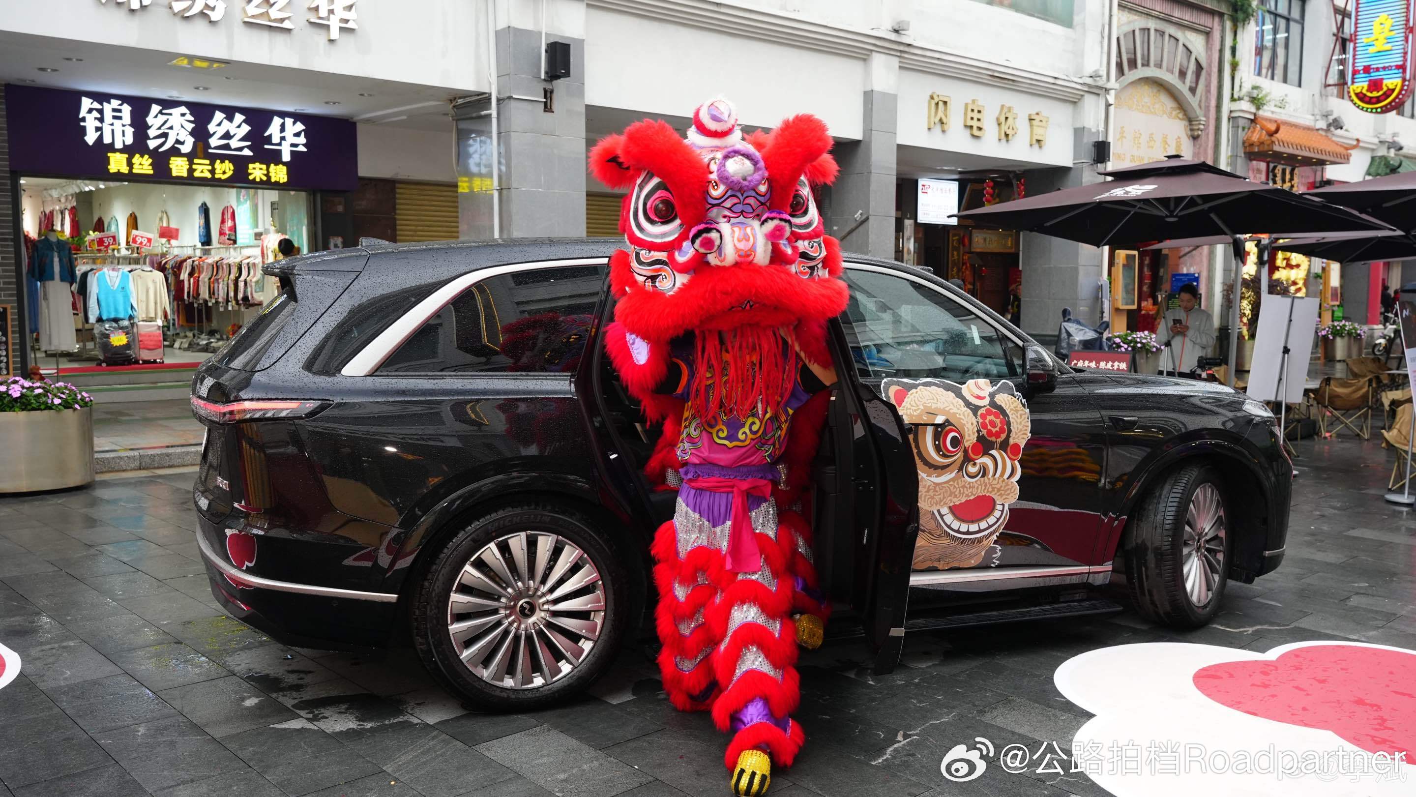 前有6人10箱无压力，今有4人2狮闹元宵，乐道L90就是能装！空间魔法师蔚来乐道