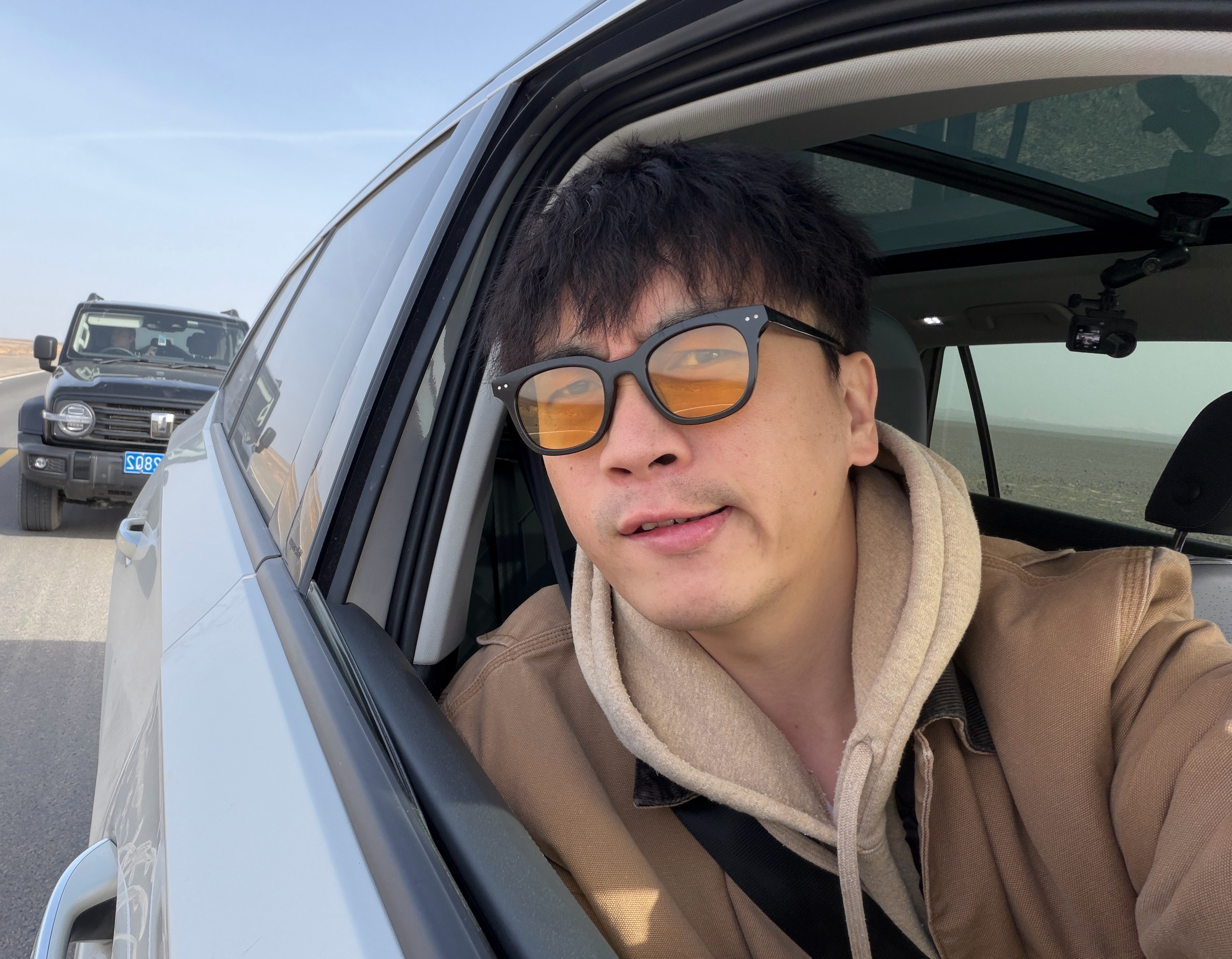 兄弟们我从来没染过头发想换个颜色求问什么颜色头发，小郭更帅？