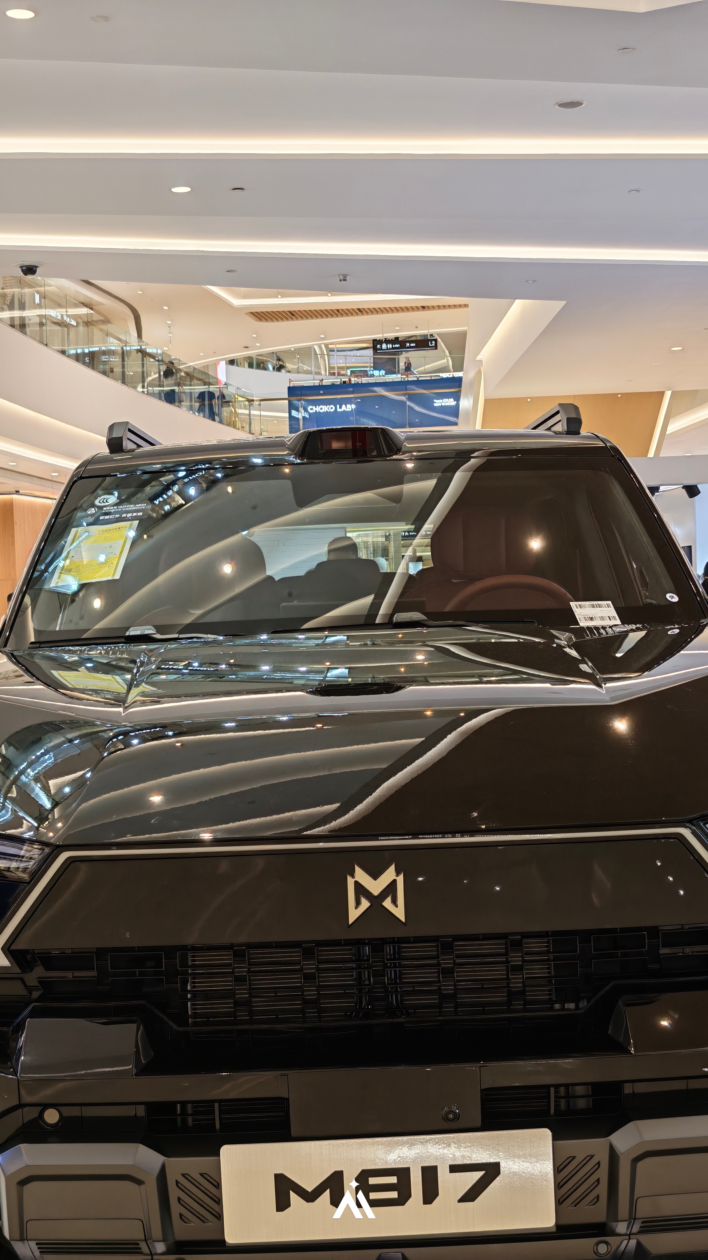 这么看，猛士817颜值还行，有点精致，油漆亮度不错 深圳·布吉万象汇