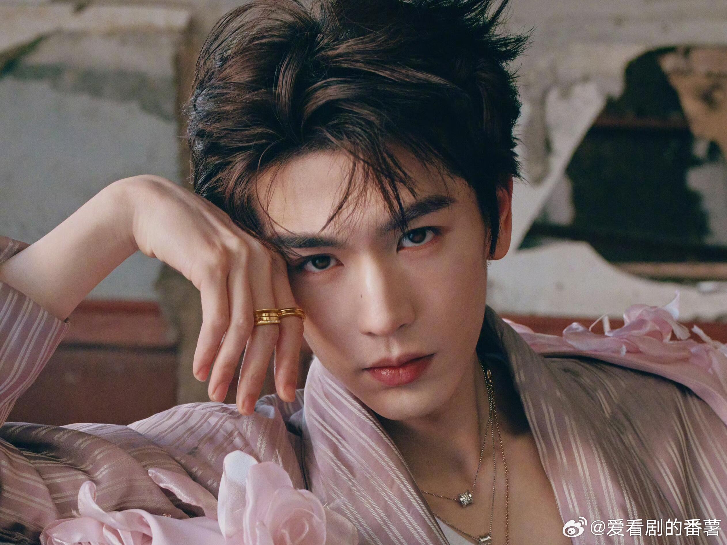 张凌赫ELLE四月刊造型iPad壁纸张凌赫｜壁纸｜张凌赫