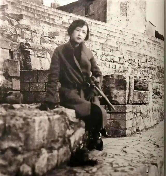 1928年3月21日，在美国留学四年、顺利毕业的梁思成（27岁）和林徽因（24岁