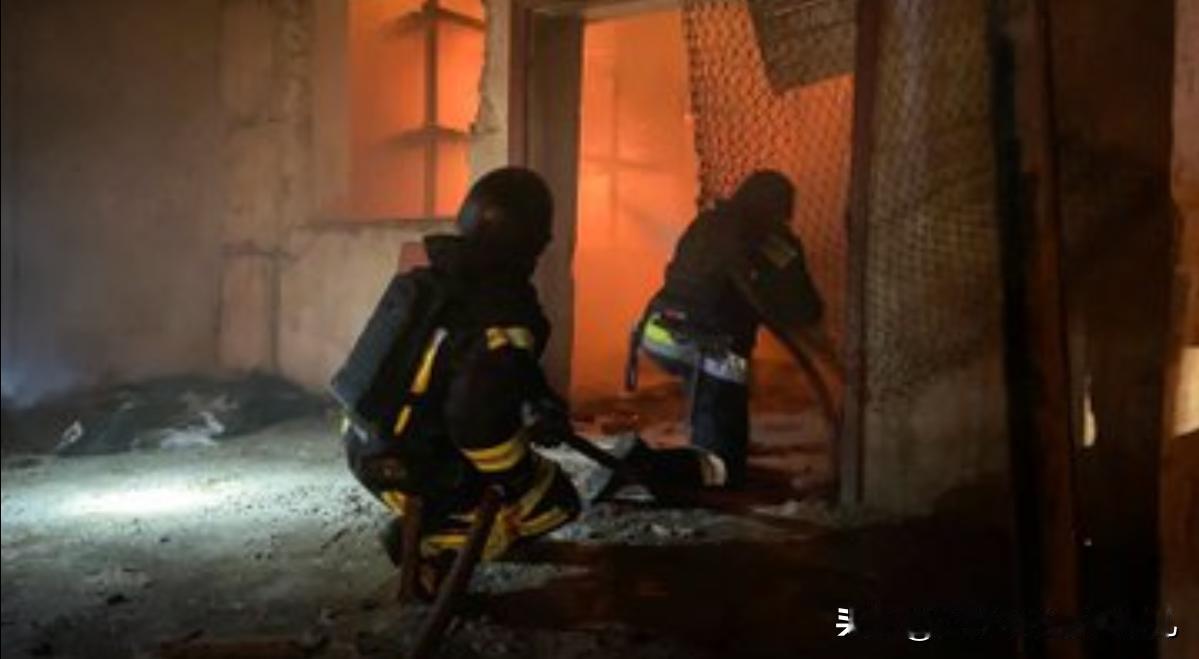 泽连斯基表示，俄罗斯向乌克兰发射超过650架无人机和30多枚导弹！
12月23，