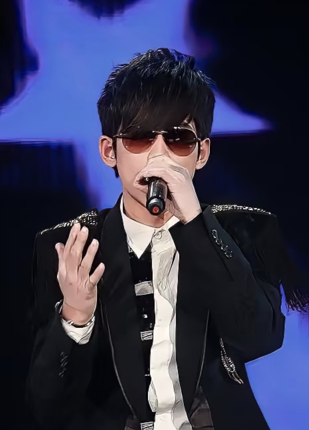 周杰伦儿子长得好像苏醒 妈呀！刷到周杰伦儿子的照片，这真的长的好像苏醒啊～就这个