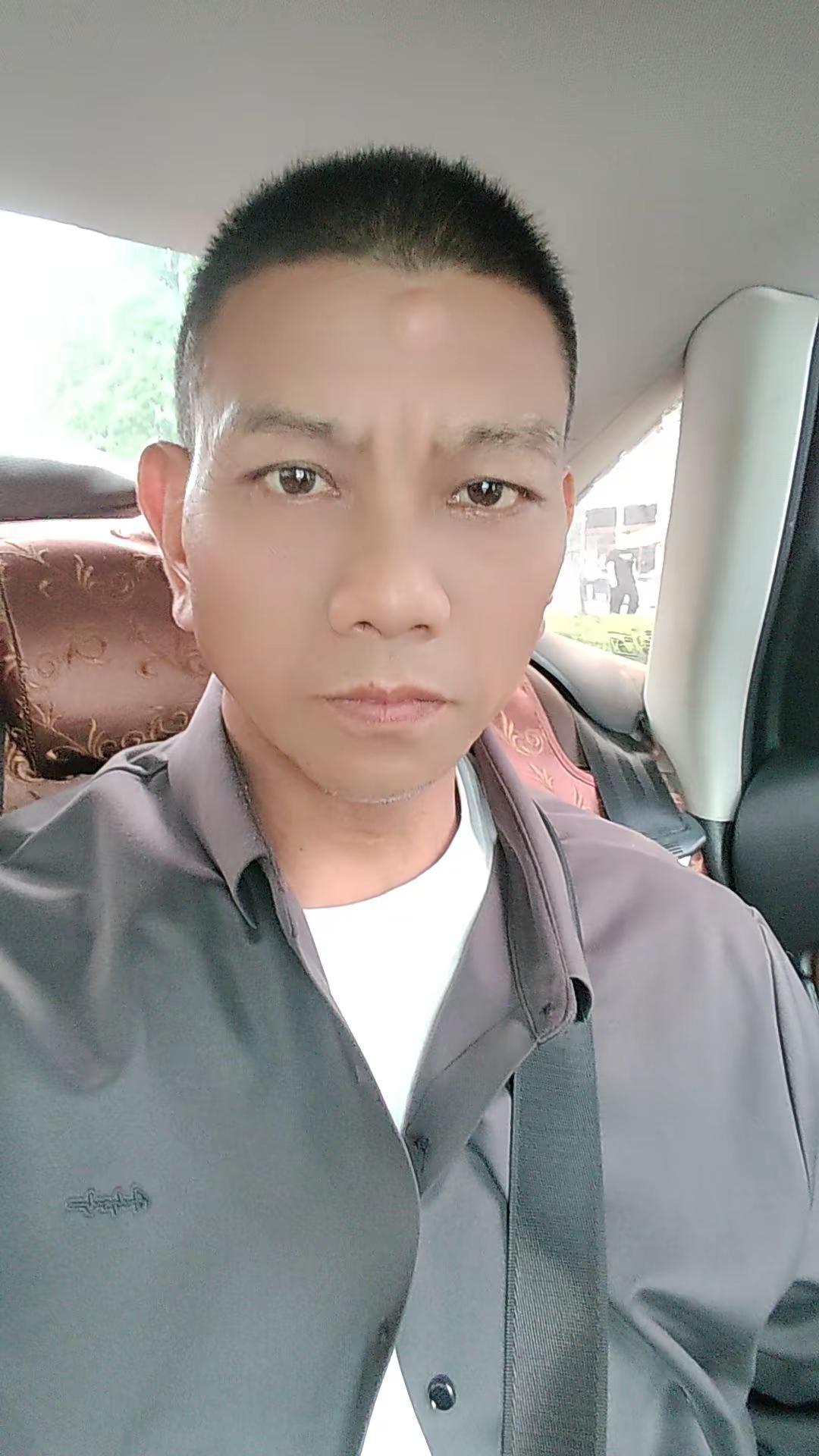 奋斗的男人在路上 今日的发型干净整洁利索帅气