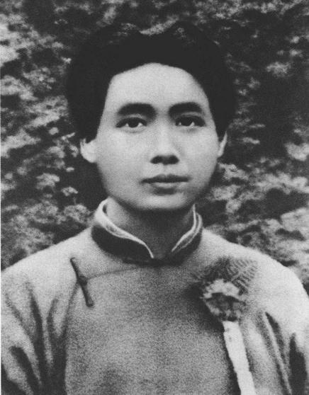 1951年，毛主席痛失爱子，为了缓解他的悲痛，中央安排他在石家庄休养。只是，没人