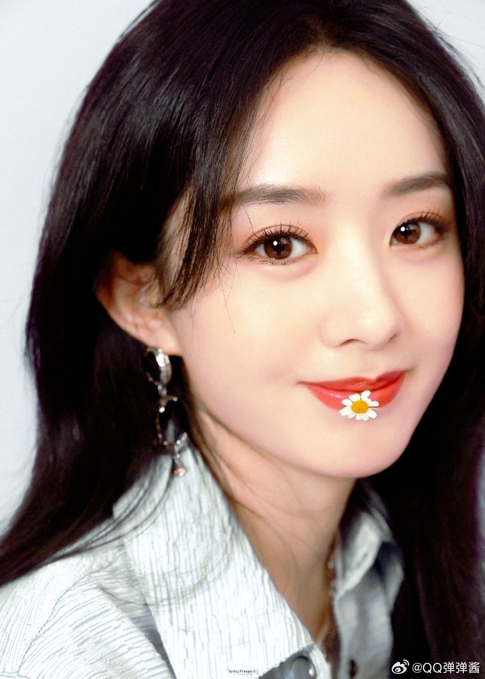 赵丽颖微博掉金V了 赵丽颖久未更博金V转橙V，专注沉淀不追流量，期待姐姐回归带来