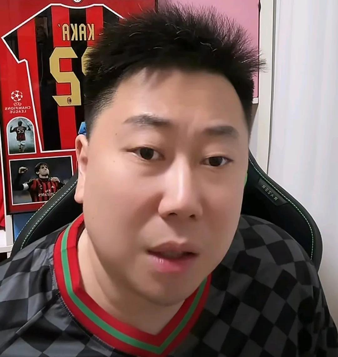 媒体人李宝库批评了上海海港球员杨希。
李宝库在直播时表示，本来杨希是个很好的球员