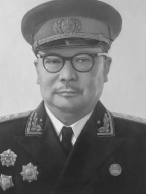 1950年，粟裕正在汇报工作，门突然被撞开。李克农冲进来，声音发颤：“粟裕同志，