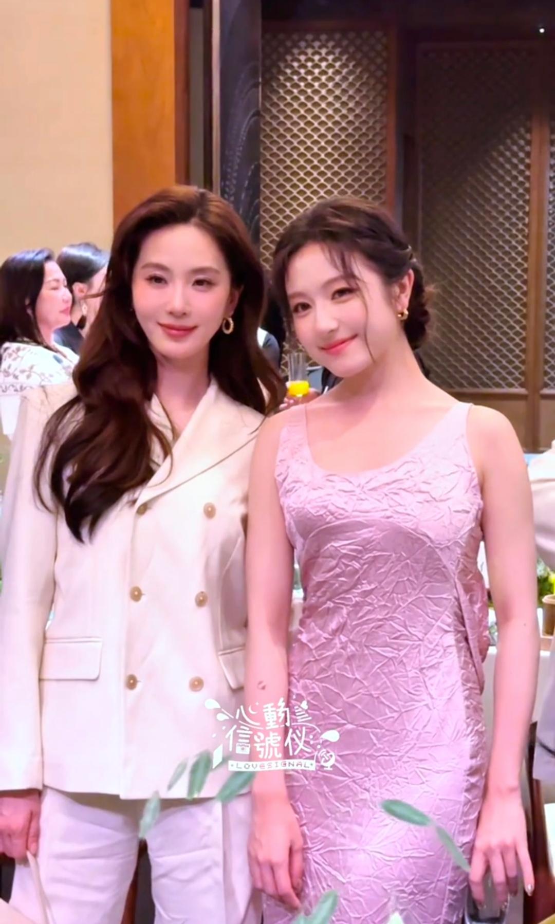好好好，两位美女合照啦，师妹和师姐