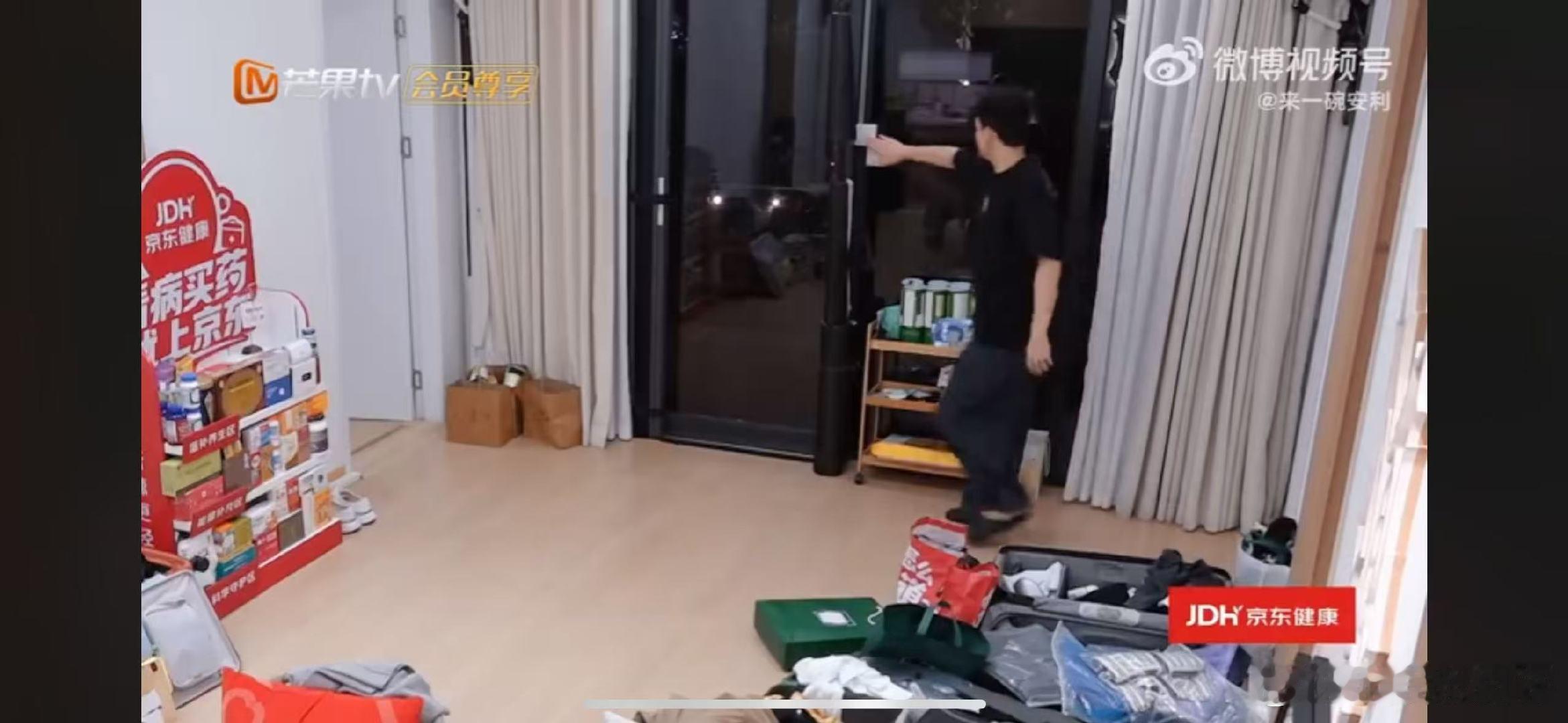 郭晓东找艾热学歌郭晓东50岁正是拼搏的年纪披荆斩棘四公备战幕后，郭晓东虚心向艾热