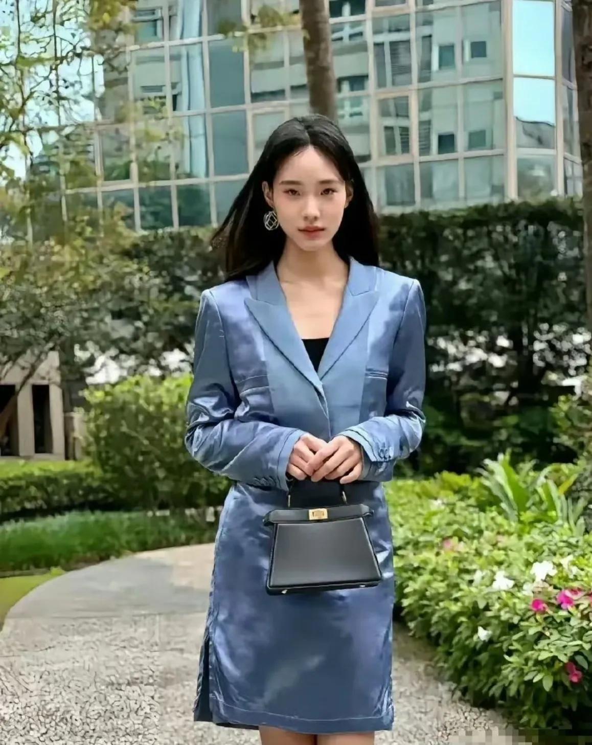 小S17岁的女儿打扮性感成熟，酷似林志玲，怪不的一直不受重视，原来明星家的孩子老