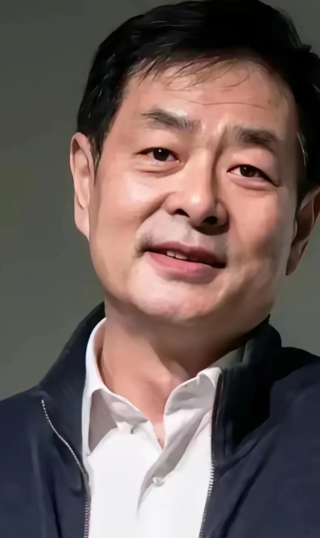 濮存昕七十多岁了还要侍候九十多岁阿尔茨海默病的妈妈真不容易，这才是真正的孝顺，先