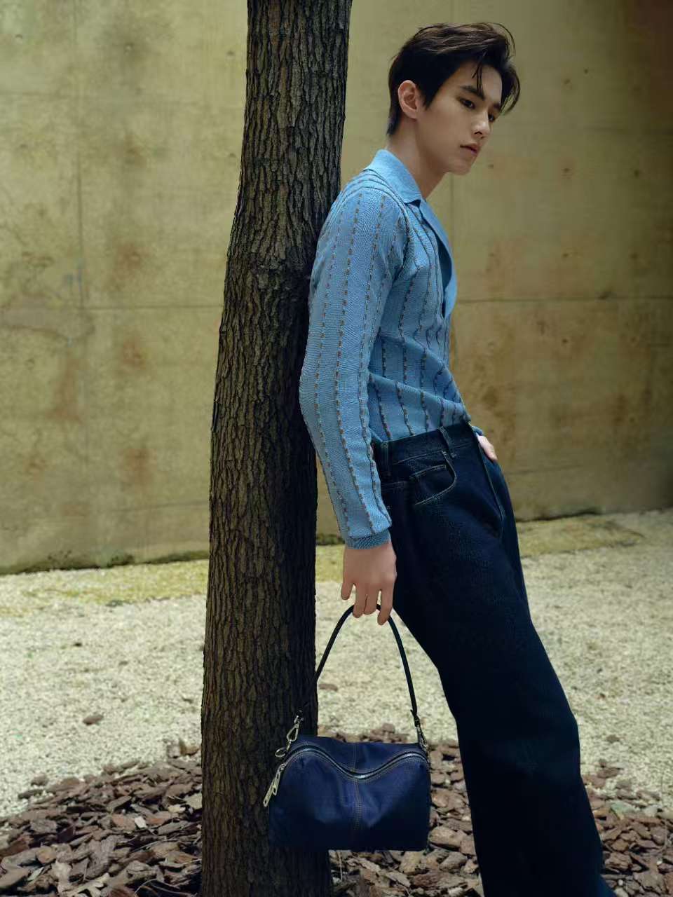 唐嫣孟子义何与同框唐嫣孟子义何与活动同框这三位生图都能打，主办方是会选人的 