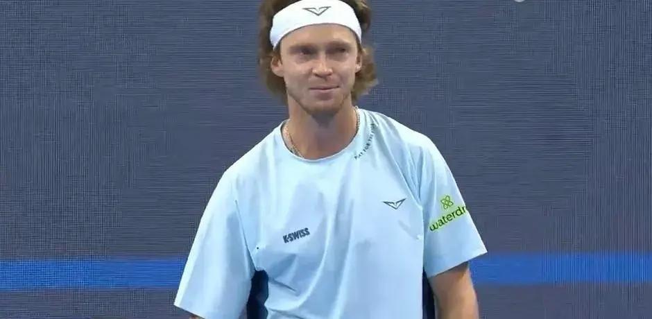 中网：布云朝克特2-0卢布列夫，创造历史，半决赛vs世界第一！
9月29日，中国