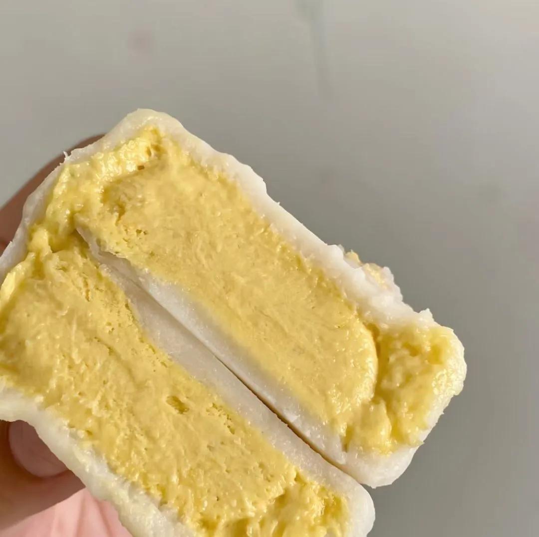 国庆咋过，人山人海。
真不想出去数人，中秋吃没到吃了榴莲月饼，嗓子都疼了。。
人