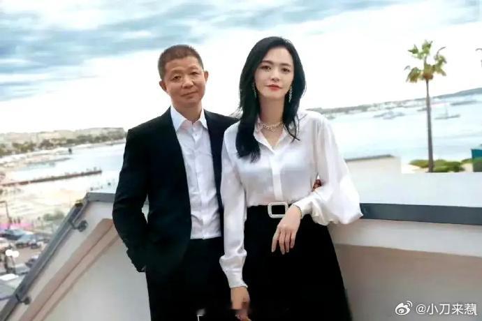 姚晨硬是把老公熬成老爷爷，她自己倒是越来越年轻漂亮了 