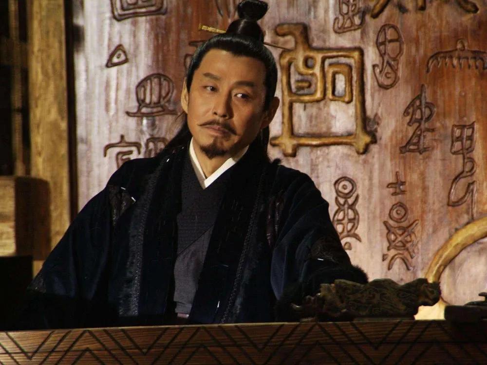 公元前472年，越国灭吴之后，勾践做的第一件事，不是大摆庆功宴，而是杀了两个人。