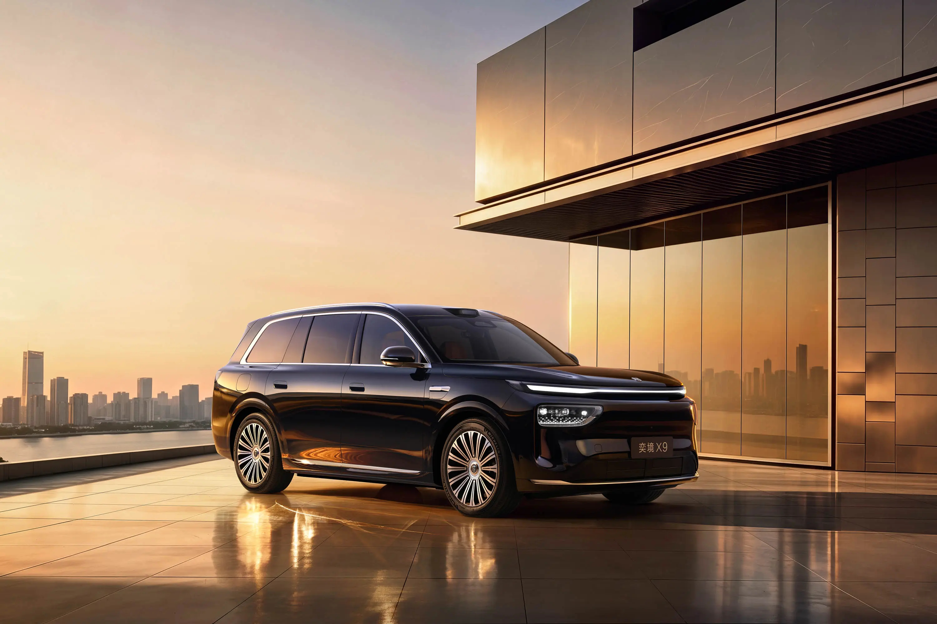 奕境X9上市后就一直好奇，前两天终于摸到实车啦😊坐进去第一感觉就是敞亮，三排空