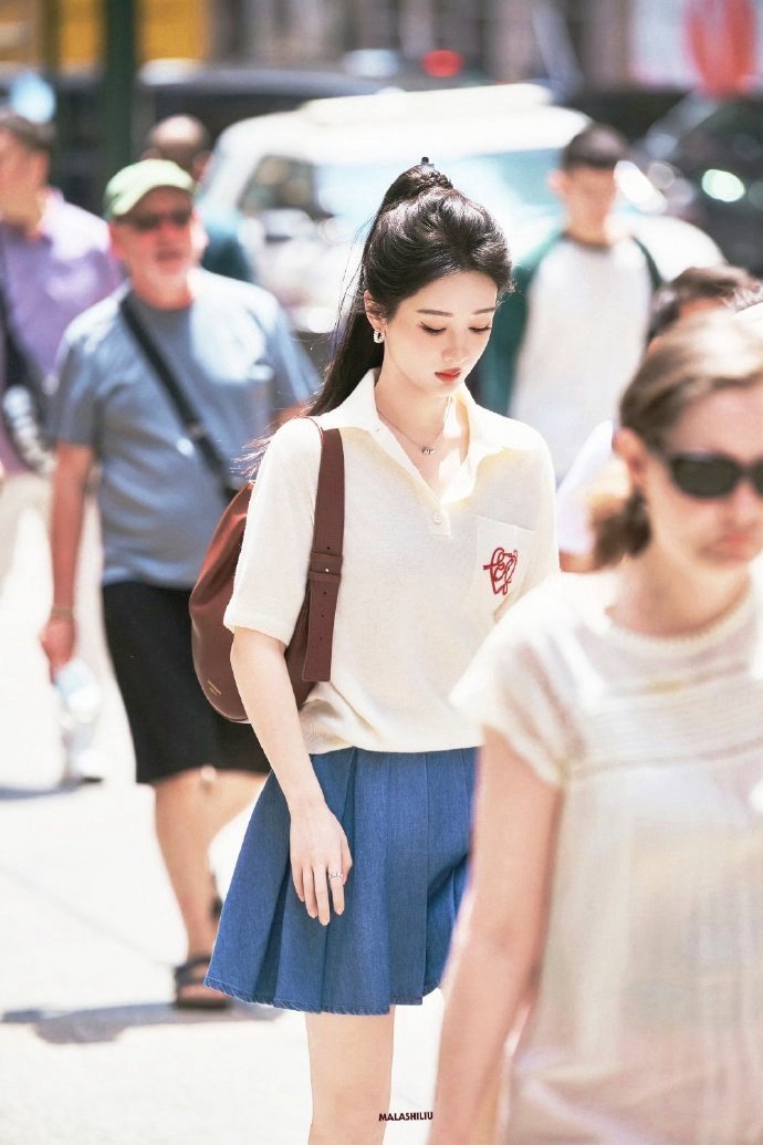 杨紫玉兰花开君再来 💜杨紫董竹君 以前不懂事，随随便便就喜欢上了你，现在成熟了
