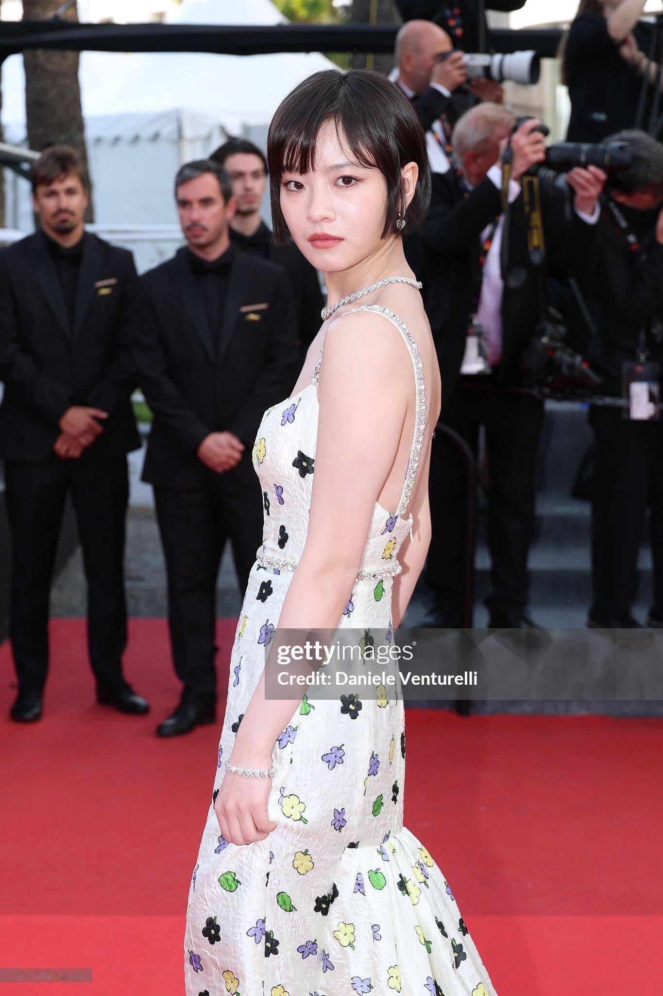 李庚希这条是miumiu定制吗？ 好看的 