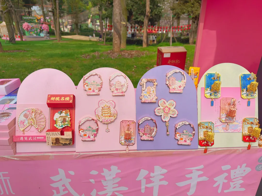 小摊子含金量也太高了呀！全是好东西！稀罕物