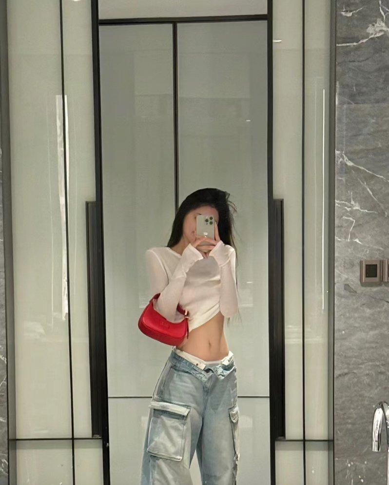 如果我是那个薄情寡义的人 那凌晨睡不着的人就不会是我了 . ​​​
