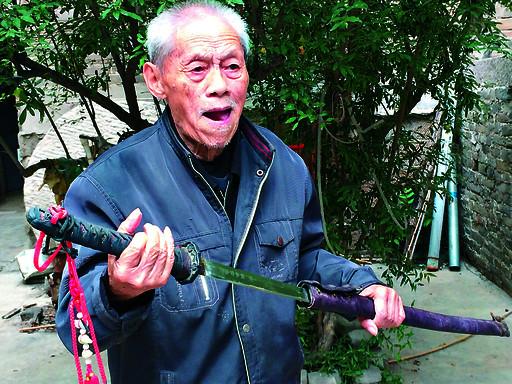 抗战胜利后，一个日本人来到中国，慕名找到中国的一位老人，出价三千万买老人手里的一