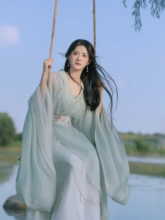 杨柳堤 远方烟雨 情人言语……
