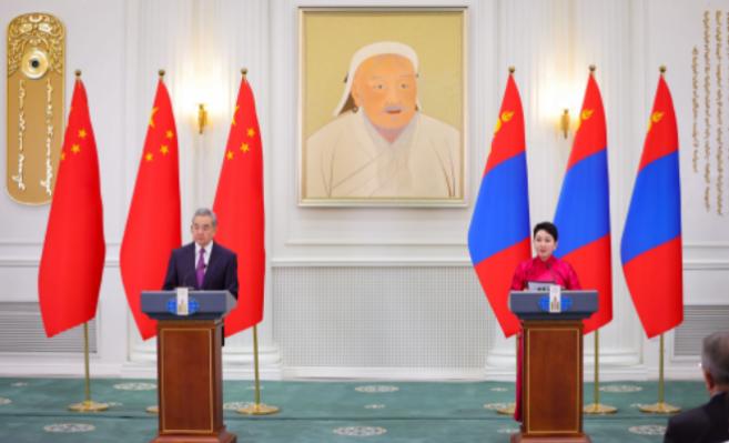 现场，蒙古国答应中国了。毫无疑问，这次受邀出访蒙古国大获成功，因为蒙古国总统呼日