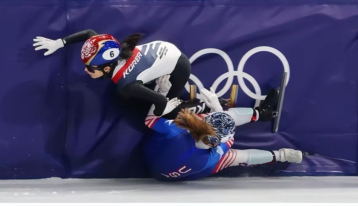 韩媒质问这还是体育吗 这规则又不是今年才定的，更不是这场比赛针对你定的。谁让你被