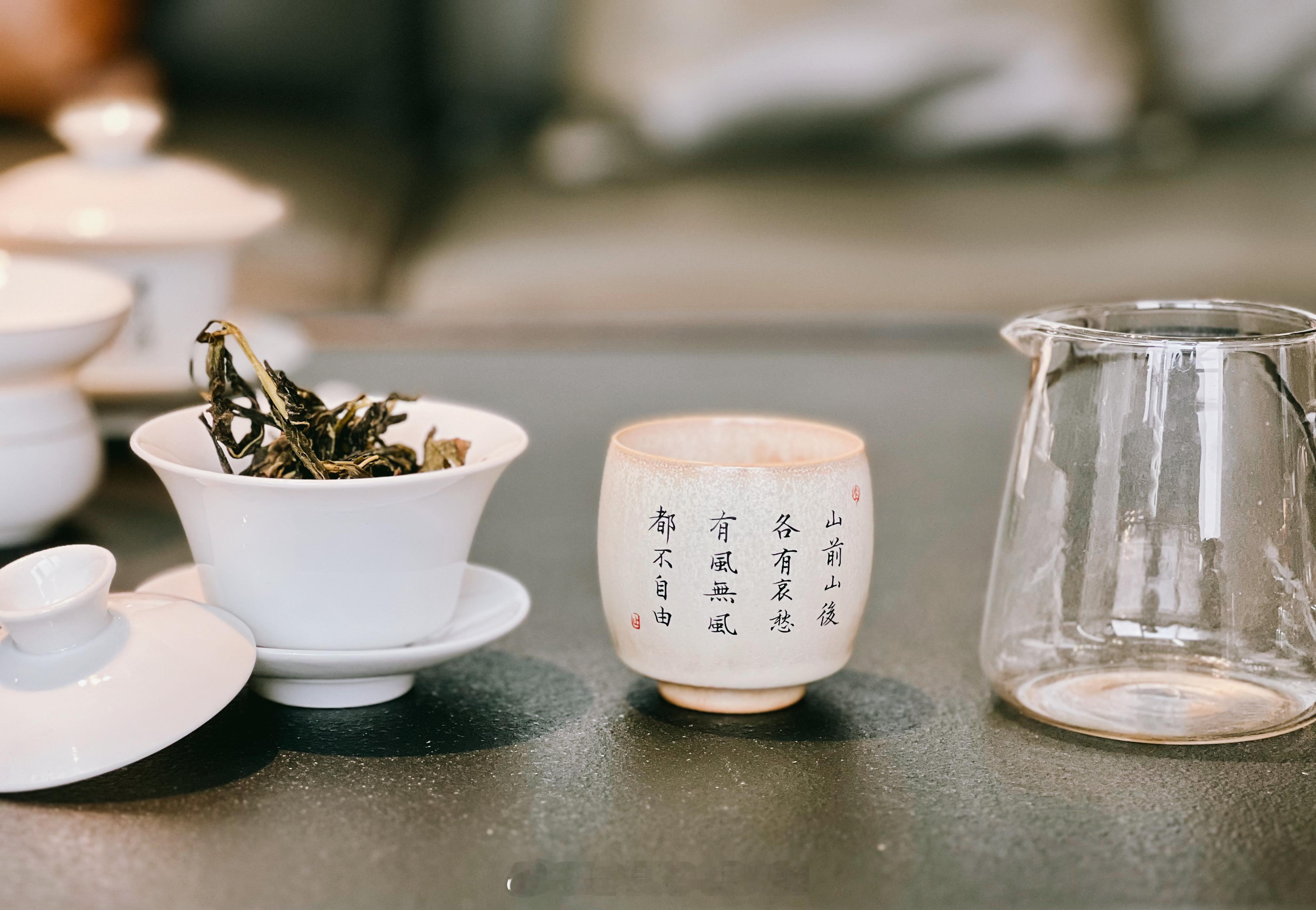 🌧️下雨天、听歌、喝茶、赏鱼……就是无心工作！！[二哈][二哈][二哈]下雨天