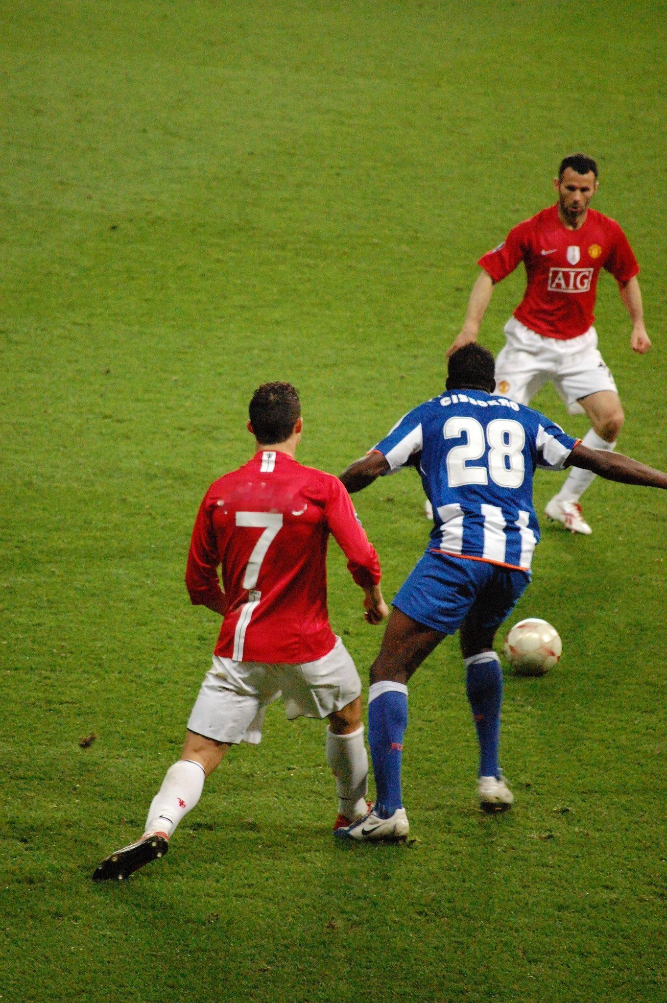 C罗c罗 曼联，07-08赛季小小罗走向世界之巅的一年 