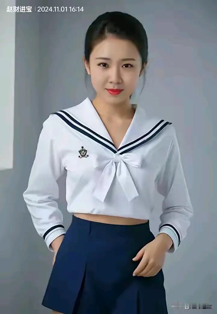 青春洋溢的海军风穿搭，元气满满的一天！🌊👗