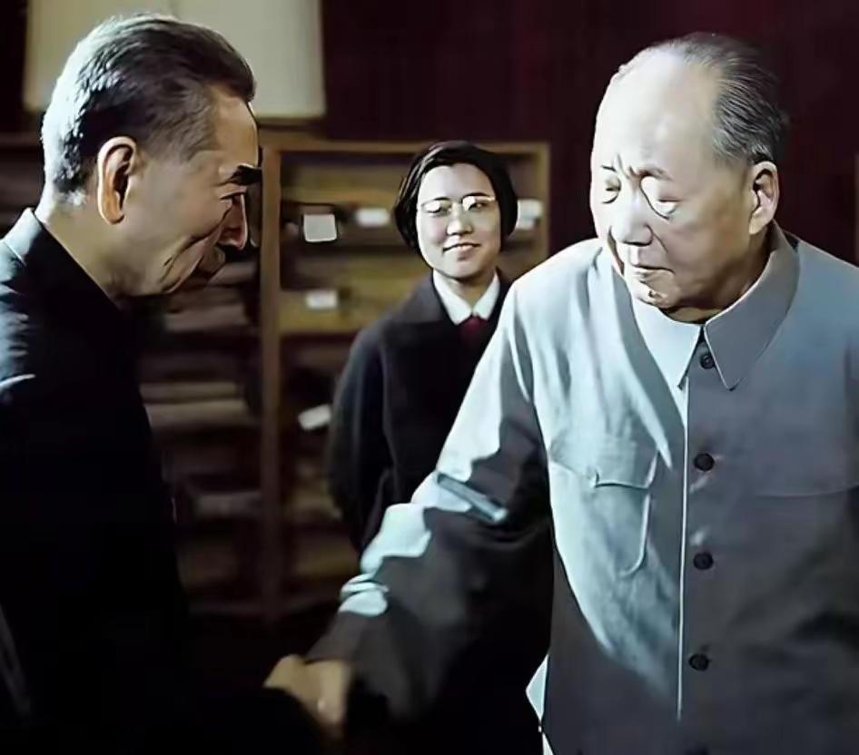 这张晚年最后握手照，看哭无数人！半个世纪并肩，藏着共和国最深情的告别
 
197