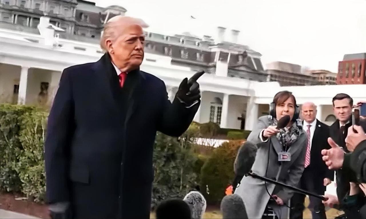 特朗普在接受NBC新闻电话采访时拒绝排除对格陵兰采取军事行动的可能性。

这或许