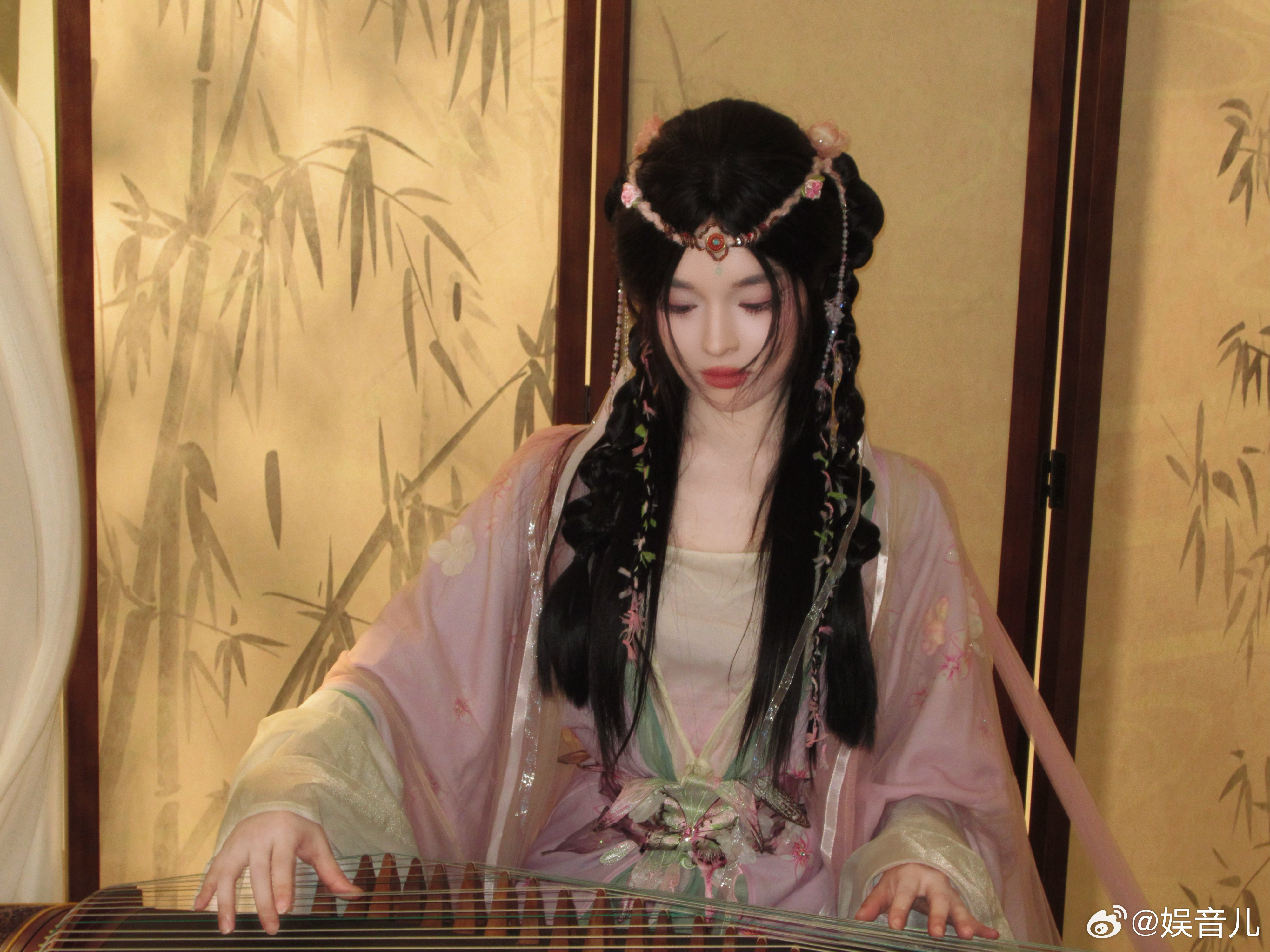 黄霄雲一开口我已经在吃草了 听黄霄雲唱歌，就像喝了一口最纯净的草原泉水！那种清透