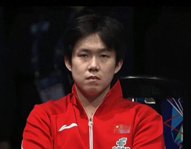 松岛和张本比赛，外语解说员却这样评价国乒与王楚钦，心酸又欣慰