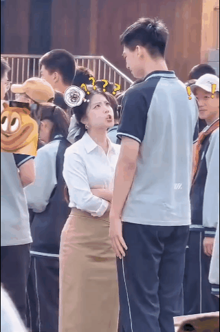 当1米6的老师把接近1米9的学生训哭是一种什么体验[捂脸]