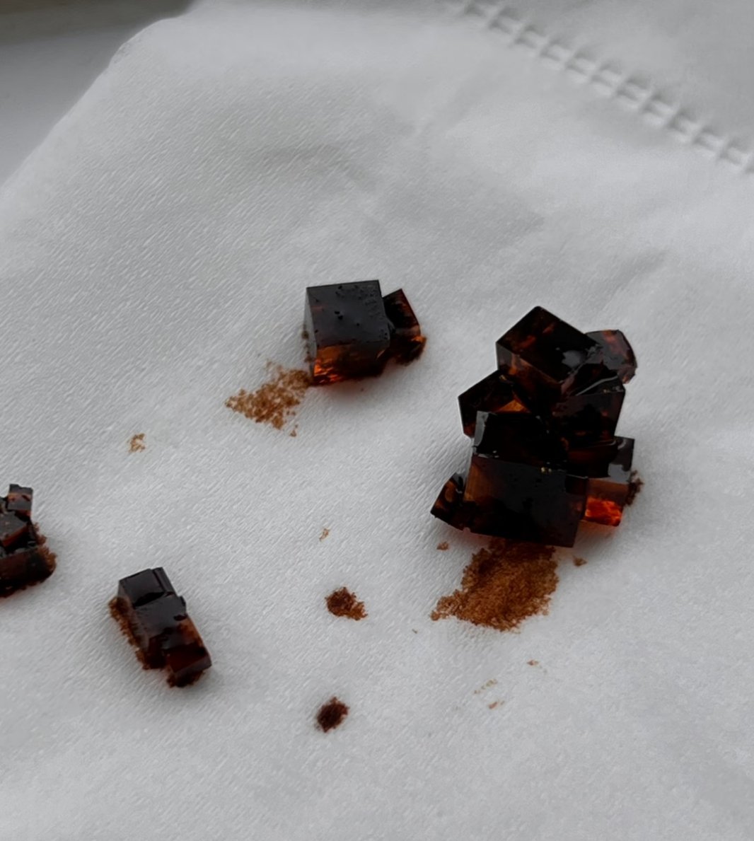 酱油结晶吗？酱油用完里面叮当响，倒出来一看好像结了结晶，好多标准的正方体 