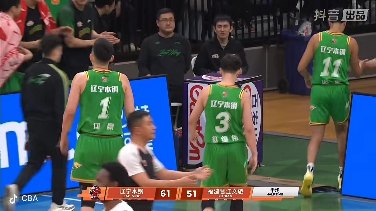 辽宁本钢男篮上半场比赛领先

        在刚刚结束的辽宁本钢男篮主场迎战福