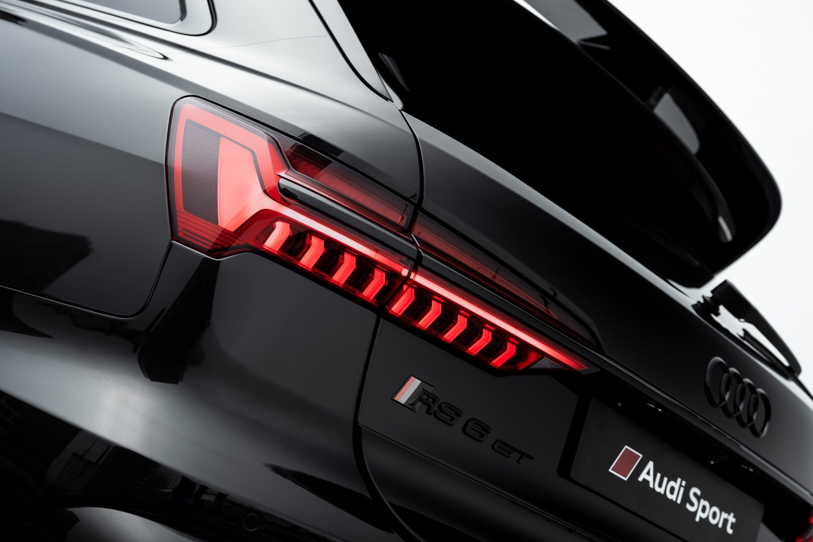 Audi RS6 Avant GT搭载4.0L V8发动机630马力，850牛米