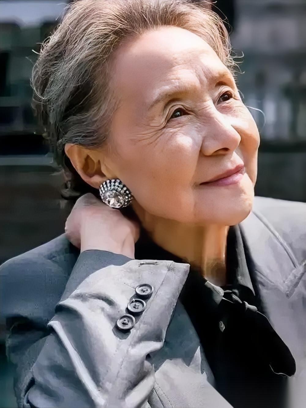 一位老奶奶的肺腑之言：“一个女人，就算没有夫妻间的生理需求了，也还是要跟老公睡在